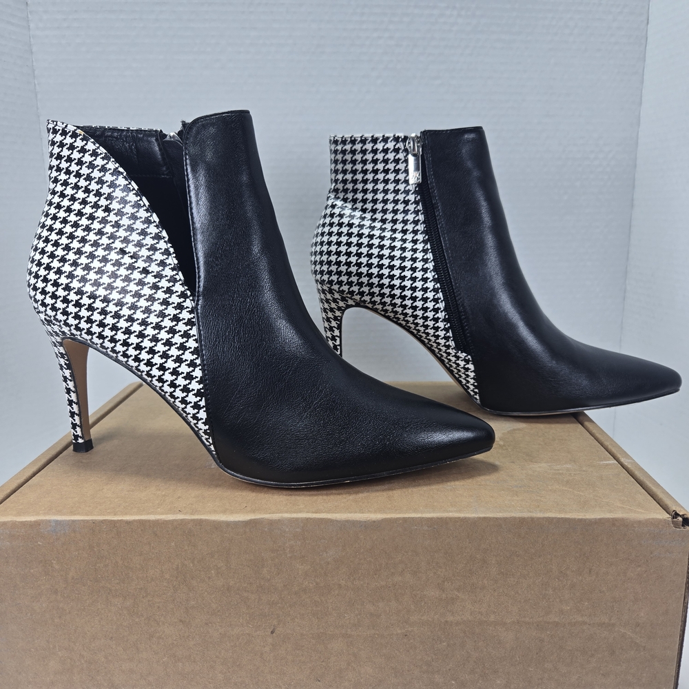 New York & Company Emani Black and White Slip-on Stiletto Heeled Boots Size 10